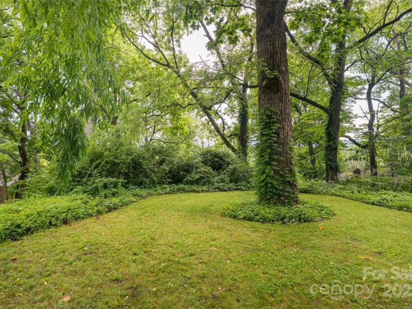 56 Lockley Avenue, Asheville, NC 28804.  MLS# CAR4294386, YatesRealty ID 34186. 