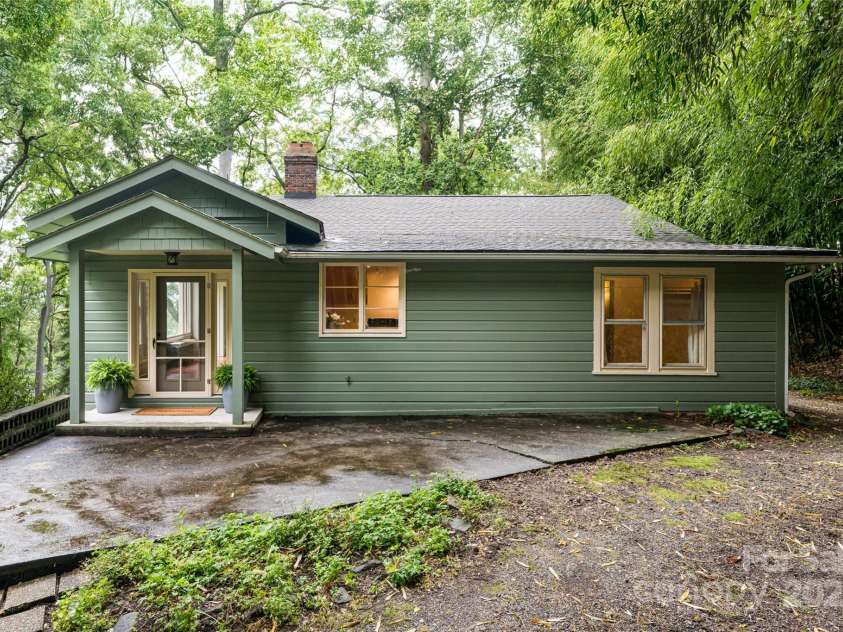 56 Lockley Avenue, Asheville, NC 28804.  MLS# CAR4294386, YatesRealty ID 34186. 