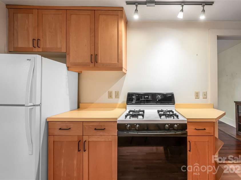 56 Lockley Avenue, Asheville, NC 28804.  MLS# CAR4294386, YatesRealty ID 34186. 