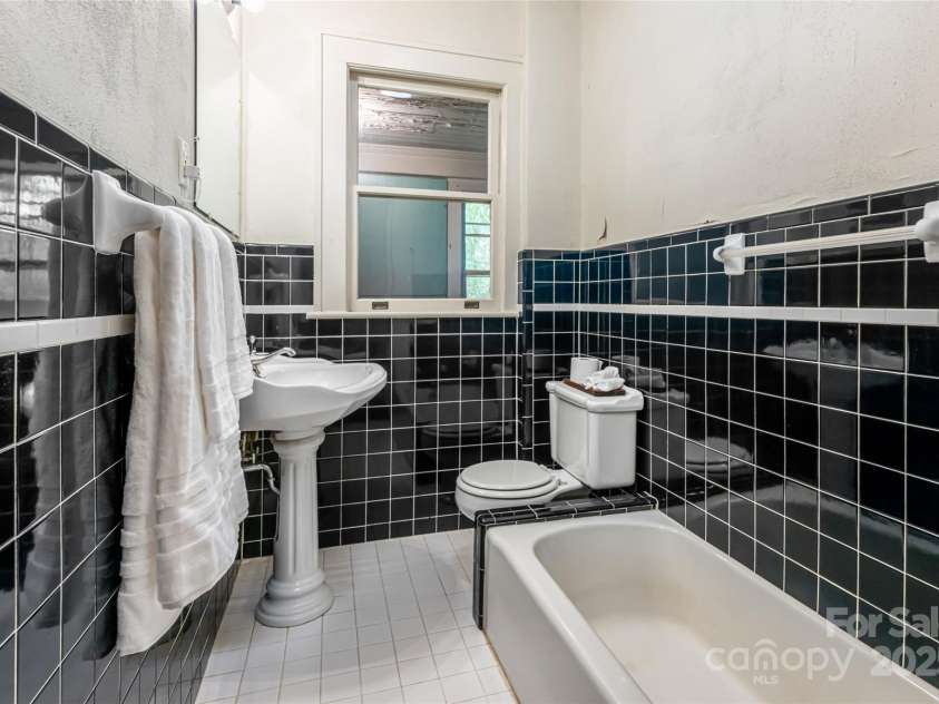 56 Lockley Avenue, Asheville, NC 28804.  MLS# CAR4294386, YatesRealty ID 34186. 