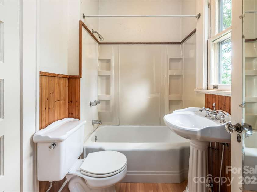 56 Lockley Avenue, Asheville, NC 28804.  MLS# CAR4294386, YatesRealty ID 34186. Jack and Jill bathroom