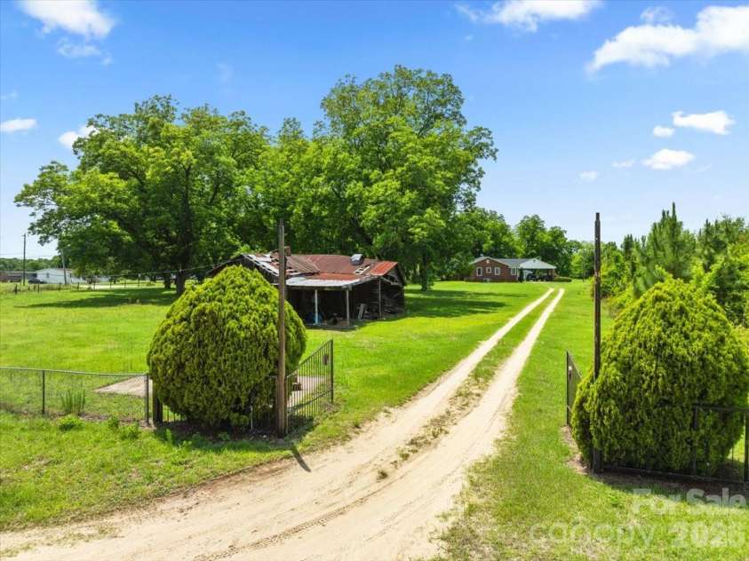464 Lark Road, Cheraw, SC 29520.  MLS# CAR4397631, YatesRealty ID 34187. 