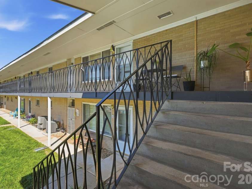 3010 Crosby Road, Charlotte, NC 28211.  MLS# CAR4366176, YatesRealty ID 34188. 1st unit off the stairs