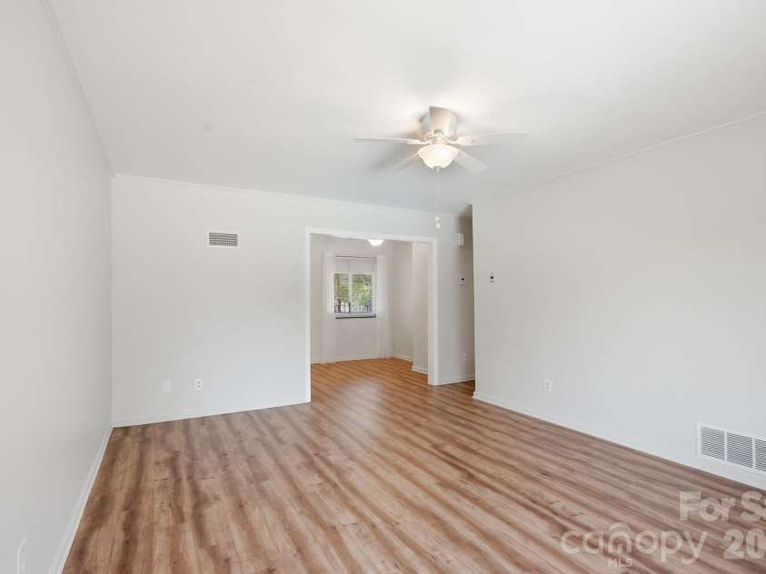 3010 Crosby Road, Charlotte, NC 28211.  MLS# CAR4366176, YatesRealty ID 34188. 