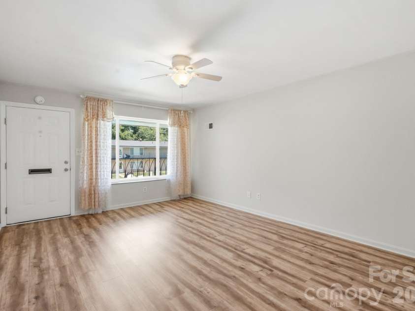 3010 Crosby Road, Charlotte, NC 28211.  MLS# CAR4366176, YatesRealty ID 34188. 