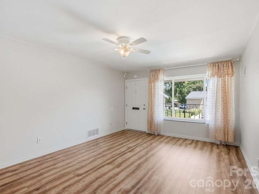 3010 Crosby Road, Charlotte, NC 28211.  MLS# CAR4366176, YatesRealty ID 34188. 