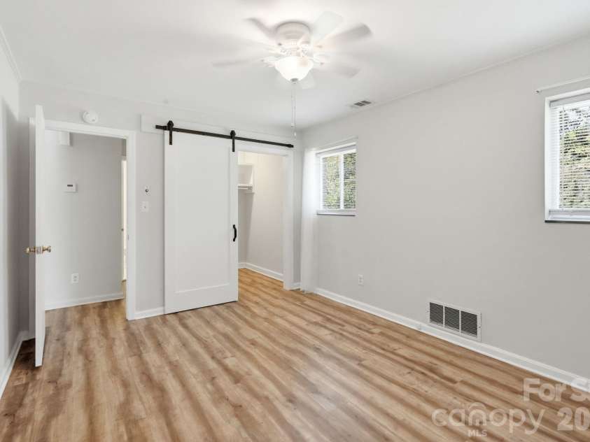 3010 Crosby Road, Charlotte, NC 28211.  MLS# CAR4366176, YatesRealty ID 34188. 