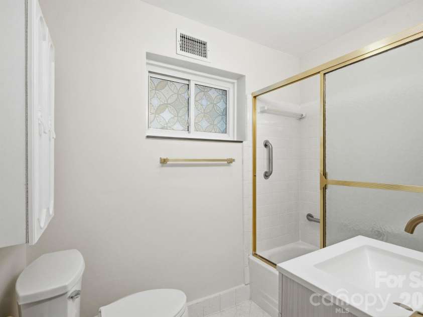 3010 Crosby Road, Charlotte, NC 28211.  MLS# CAR4366176, YatesRealty ID 34188. 