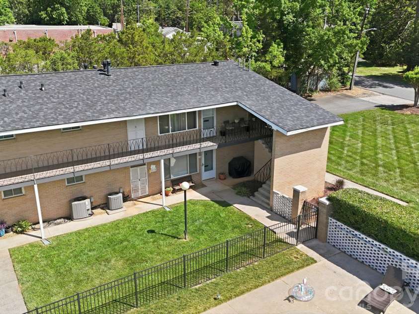 3010 Crosby Road, Charlotte, NC 28211.  MLS# CAR4366176, YatesRealty ID 34188. 