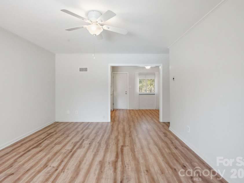 3010 Crosby Road, Charlotte, NC 28211.  MLS# CAR4366176, YatesRealty ID 34188. Living room