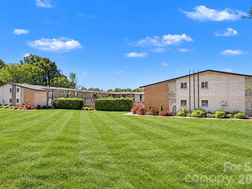 3010 Crosby Road, Charlotte, NC 28211.  MLS# CAR4426146, YatesRealty ID 34188. 3010 Crosby Road