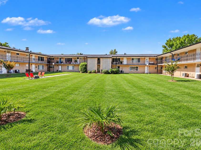 3010 Crosby Road, Charlotte, NC 28211.  MLS# CAR4426146, YatesRealty ID 34188. 3010 Crosby Road