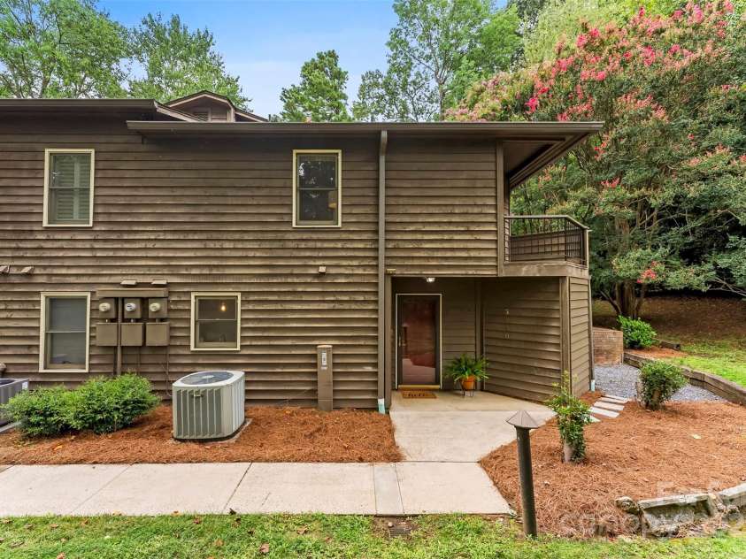 3516 Colony Crossing Drive, Charlotte, NC 28226.  MLS# CAR4288473, YatesRealty ID 34188. 