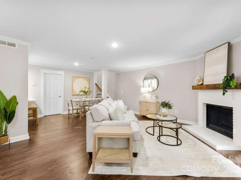 3516 Colony Crossing Drive, Charlotte, NC 28226.  MLS# CAR4288473, YatesRealty ID 34188. 