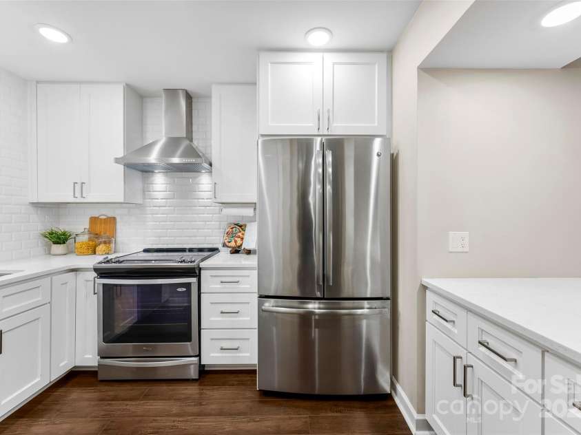3516 Colony Crossing Drive, Charlotte, NC 28226.  MLS# CAR4288473, YatesRealty ID 34188. 