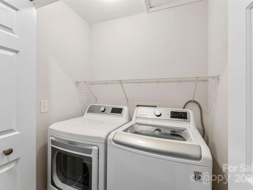 3516 Colony Crossing Drive, Charlotte, NC 28226.  MLS# CAR4288473, YatesRealty ID 34188. 