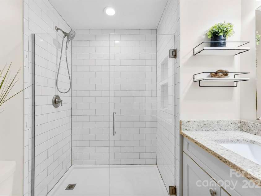 3516 Colony Crossing Drive, Charlotte, NC 28226.  MLS# CAR4288473, YatesRealty ID 34188. 