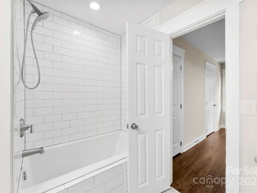 3516 Colony Crossing Drive, Charlotte, NC 28226.  MLS# CAR4288473, YatesRealty ID 34188. 