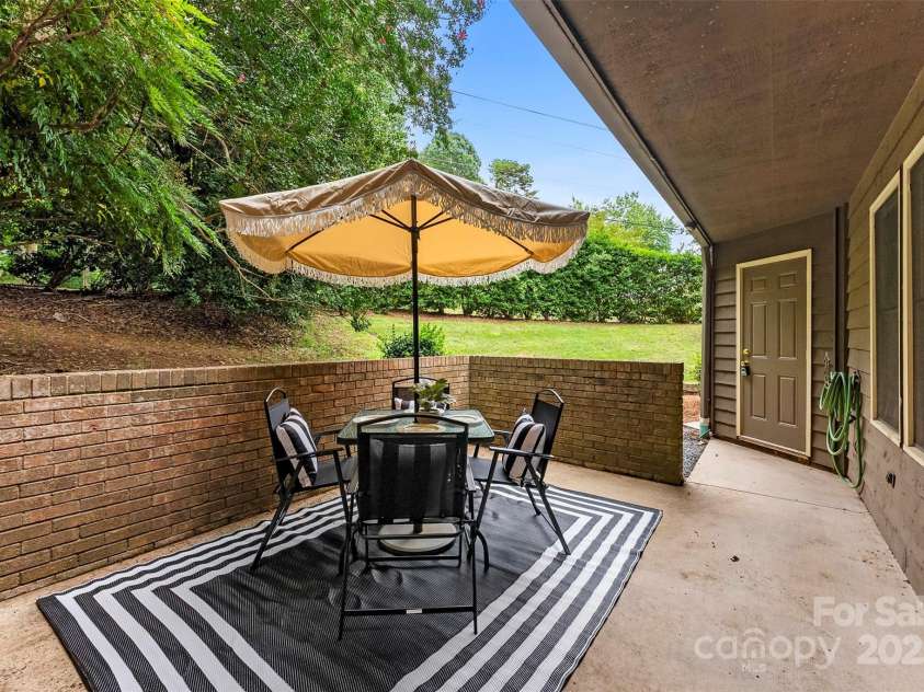 3516 Colony Crossing Drive, Charlotte, NC 28226.  MLS# CAR4288473, YatesRealty ID 34188. 