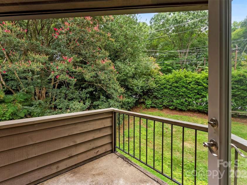 3516 Colony Crossing Drive, Charlotte, NC 28226.  MLS# CAR4288473, YatesRealty ID 34188. 