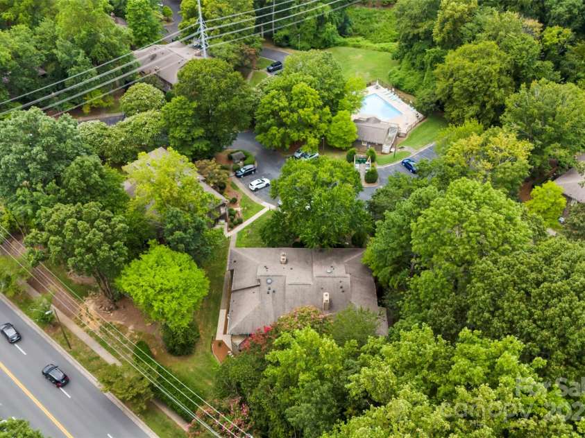 3516 Colony Crossing Drive, Charlotte, NC 28226.  MLS# CAR4288473, YatesRealty ID 34188. 