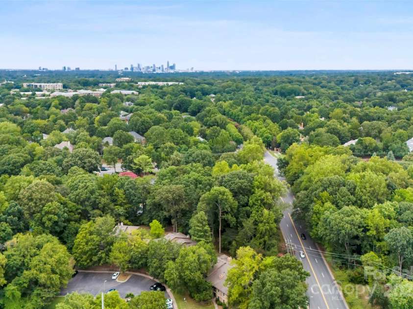 3516 Colony Crossing Drive, Charlotte, NC 28226.  MLS# CAR4288473, YatesRealty ID 34188. 