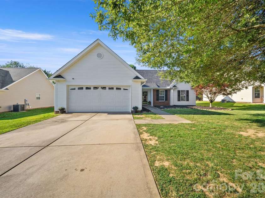 2613 Parkwest Drive, Albemarle, NC 28001.  MLS# CAR4395657, YatesRealty ID 34191. 