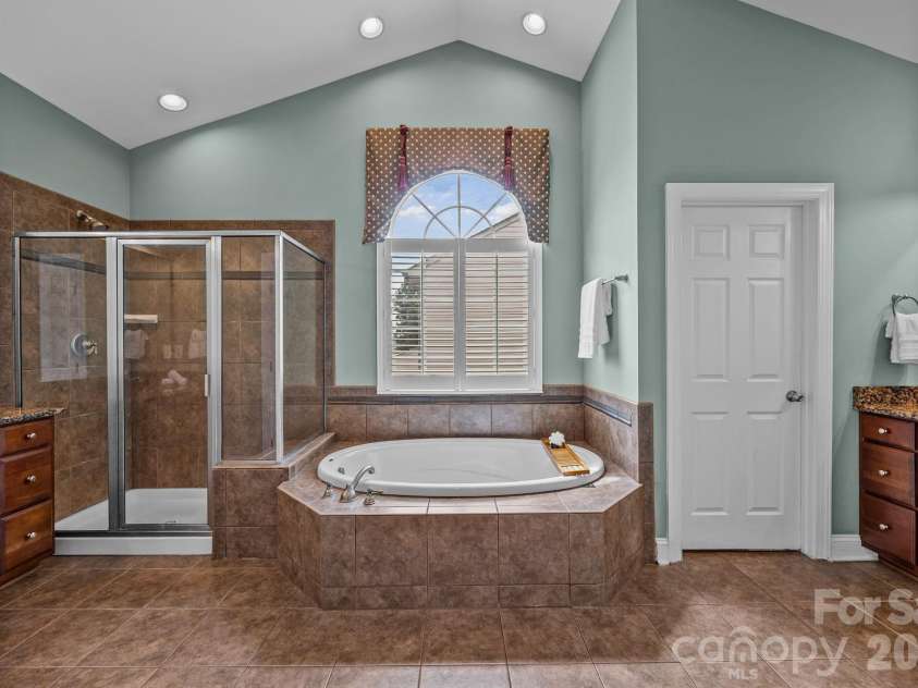 7321 Waterwheel Street, Concord, NC 28025.  MLS# CAR4342444, YatesRealty ID 34192. Grand Bath