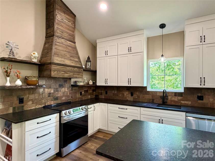 128 Arrowood Lane, Harmony, NC 28634.  MLS# CAR4385564, YatesRealty ID 34193. Custom kitchen