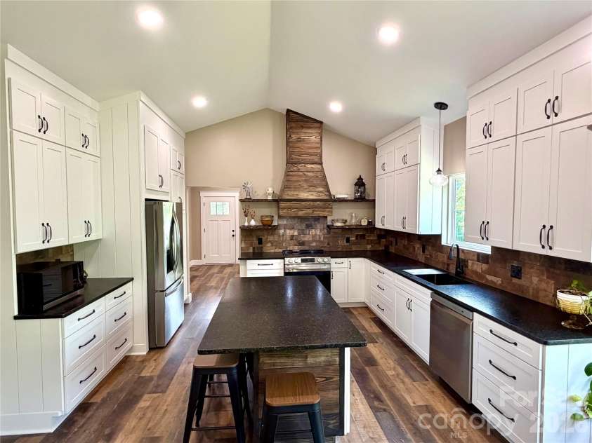 128 Arrowood Lane, Harmony, NC 28634.  MLS# CAR4385564, YatesRealty ID 34193. Custom kitchen
