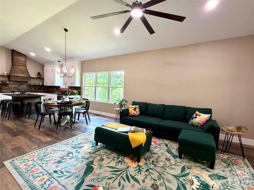 128 Arrowood Lane, Harmony, NC 28634.  MLS# CAR4385564, YatesRealty ID 34193. Great room