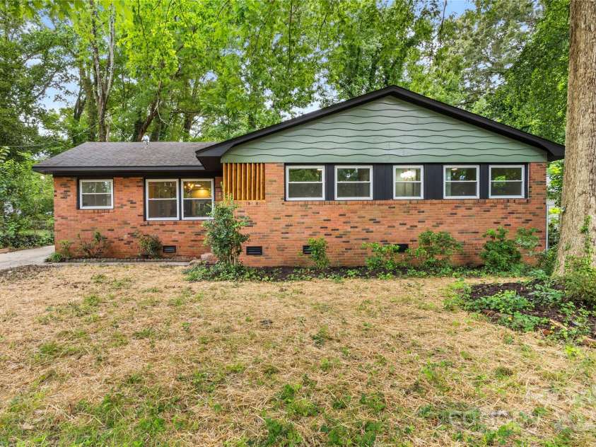 5320 Kildare Drive, Charlotte, NC 28215.  MLS# CAR4272466, YatesRealty ID 34193. 