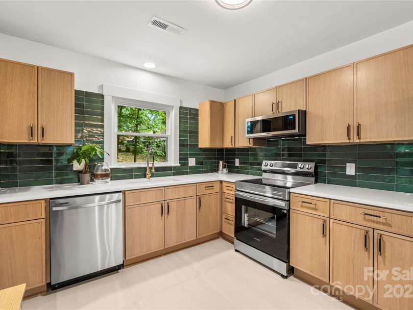 5320 Kildare Drive, Charlotte, NC 28215.  MLS# CAR4272466, YatesRealty ID 34193. 