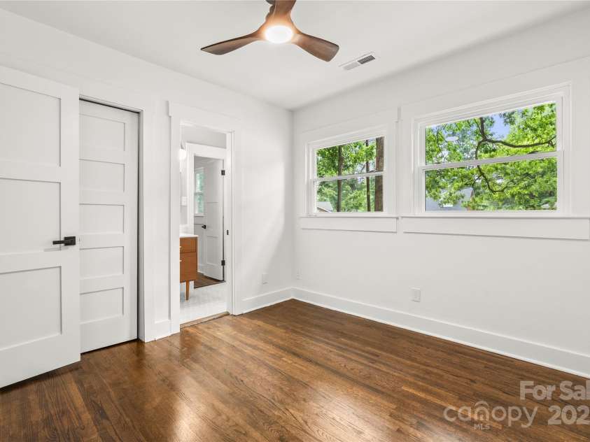 5320 Kildare Drive, Charlotte, NC 28215.  MLS# CAR4272466, YatesRealty ID 34193. 