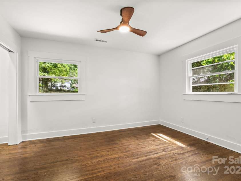 5320 Kildare Drive, Charlotte, NC 28215.  MLS# CAR4272466, YatesRealty ID 34193. 