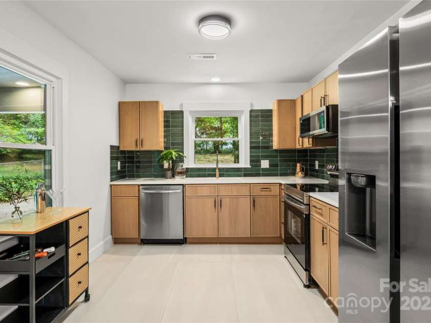 5320 Kildare Drive, Charlotte, NC 28215.  MLS# CAR4334334, YatesRealty ID 34193. 