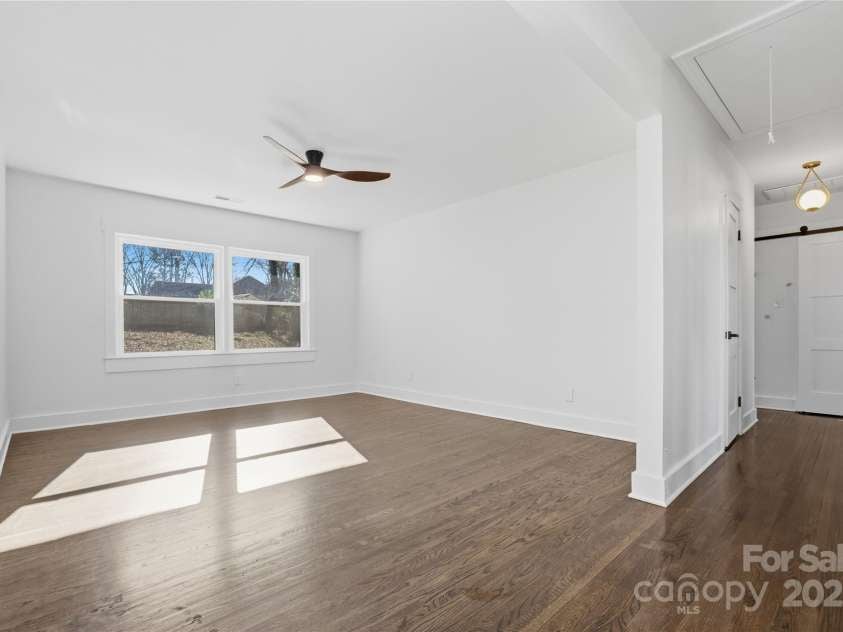 5320 Kildare Drive, Charlotte, NC 28215.  MLS# CAR4334334, YatesRealty ID 34193. 