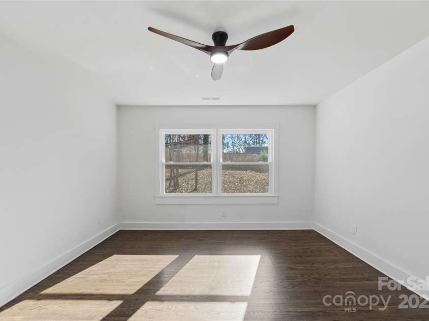 5320 Kildare Drive, Charlotte, NC 28215.  MLS# CAR4334334, YatesRealty ID 34193. 