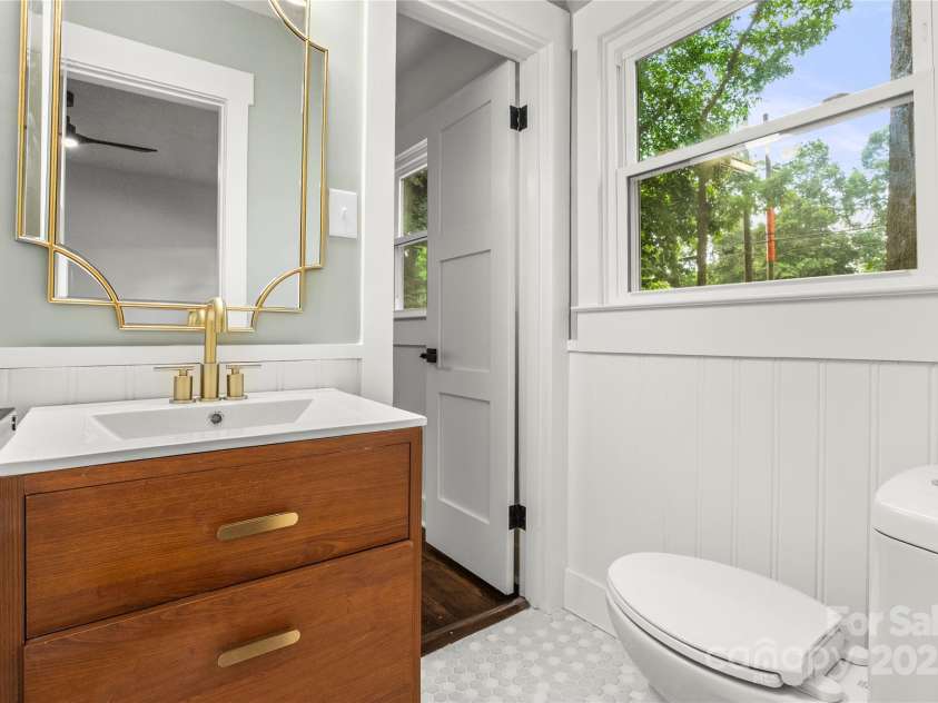 5320 Kildare Drive, Charlotte, NC 28215.  MLS# CAR4334334, YatesRealty ID 34193. 