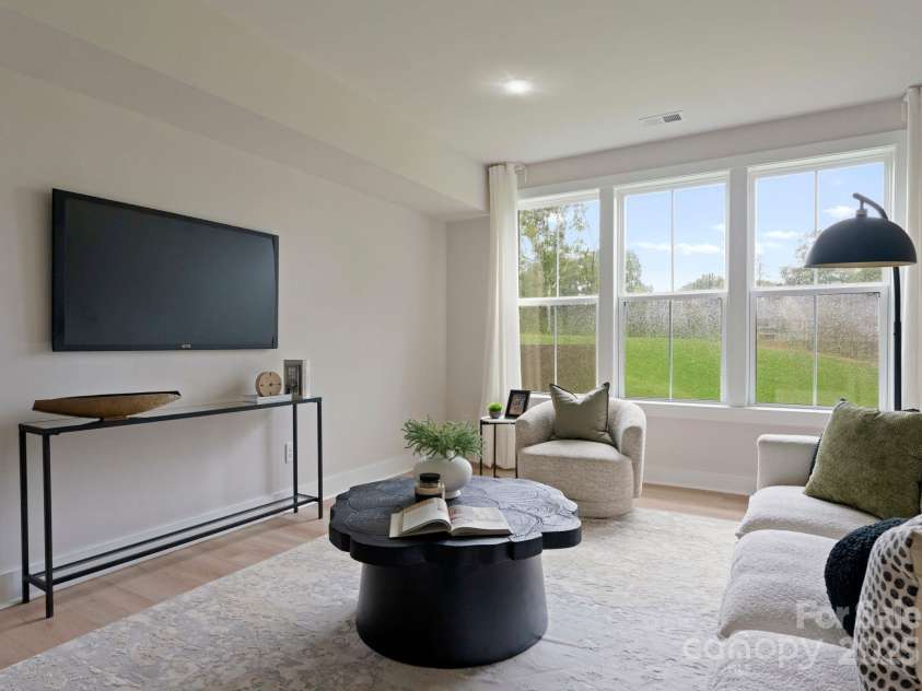 3005 Kinger Lane, Matthews, NC 28105.  MLS# CAR4289780, YatesRealty ID 34196. 