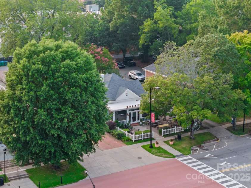 3005 Kinger Lane, Matthews, NC 28105.  MLS# CAR4289780, YatesRealty ID 34196. Downtown Matthews