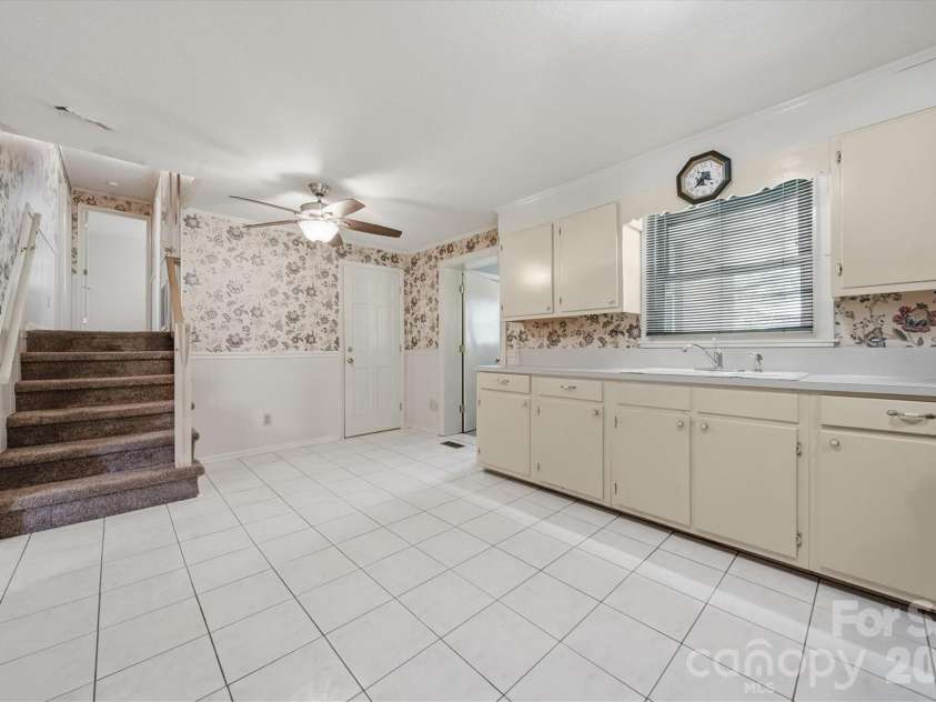 8035 Old NC 10 None, Hickory, NC 28602.  MLS# CAR4394883, YatesRealty ID 34198. 