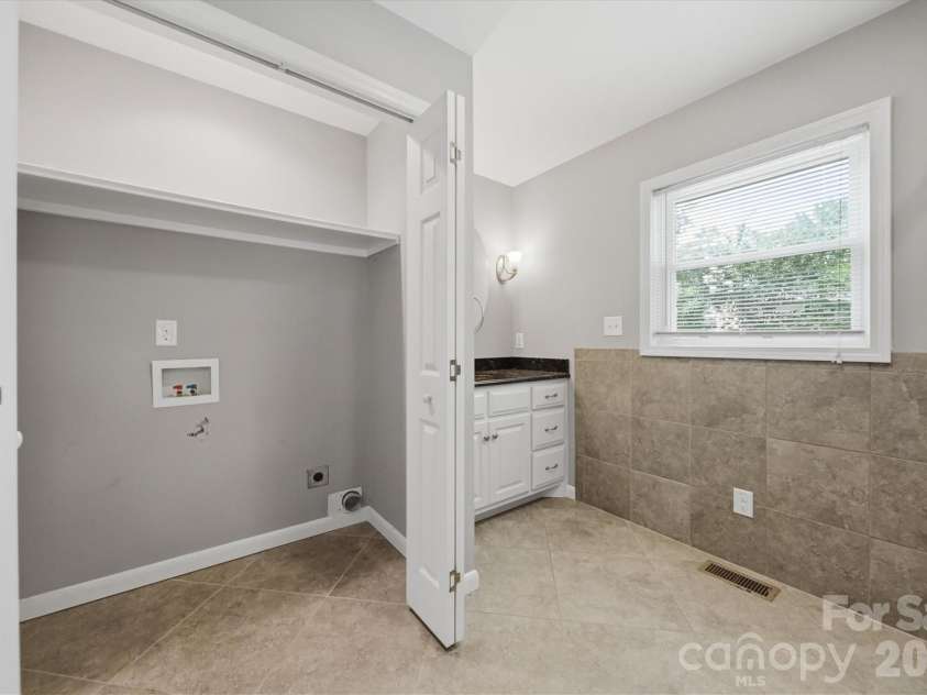 8035 Old NC 10 None, Hickory, NC 28602.  MLS# CAR4394883, YatesRealty ID 34198. 