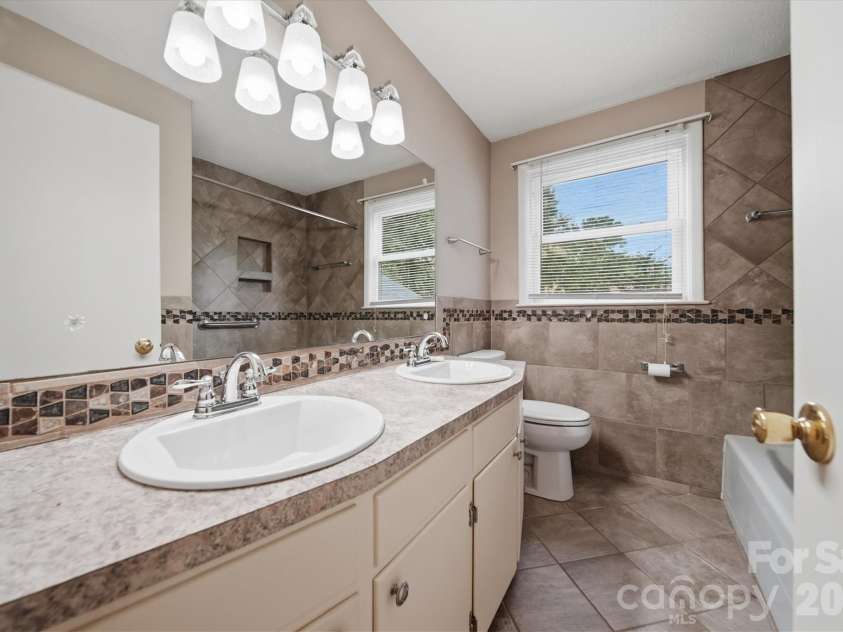 8035 Old NC 10 None, Hickory, NC 28602.  MLS# CAR4394883, YatesRealty ID 34198. 