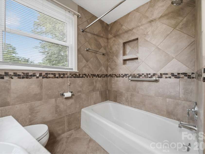 8035 Old NC 10 None, Hickory, NC 28602.  MLS# CAR4394883, YatesRealty ID 34198. 