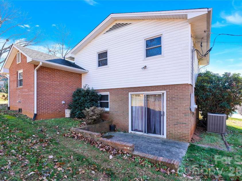 8035 Old NC 10 None, Hickory, NC 28602.  MLS# CAR4394883, YatesRealty ID 34198. 