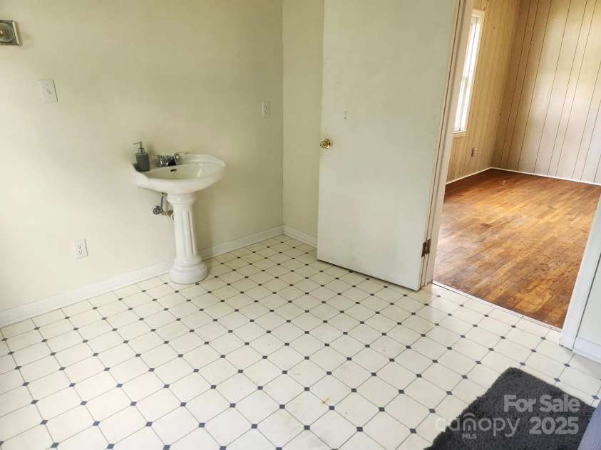 1742 Orrs Station Road, Chester, SC 29706.  MLS# CAR4288547, YatesRealty ID 34199. 