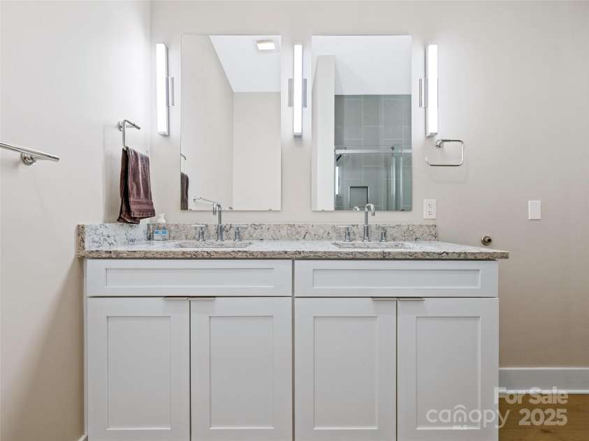145 Biltmore Avenue, Asheville, NC 28801.  MLS# CAR4331069, YatesRealty ID 342. Third, hall bathroom 