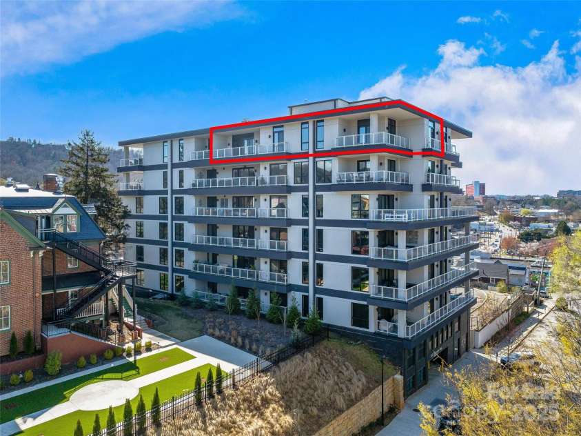 145 Biltmore Avenue, Asheville, NC 28801.  MLS# CAR4331069, YatesRealty ID 342. Top of Asheville Views from this 7th Floor Penthouse