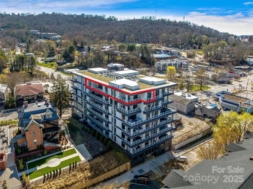 145 Biltmore Avenue, Asheville, NC 28801.  MLS# CAR4331069, YatesRealty ID 342. Wonderful View Decks from this 7th floor Penthouse Home
